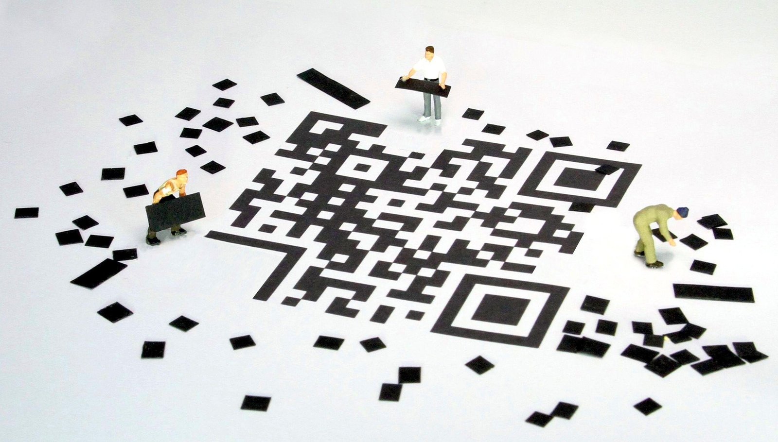 How to Use QR Codes Safely (Complete Beginner Guide)